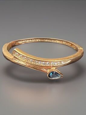 Vintage goldtone green bling cuff bracelet